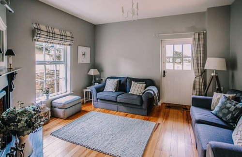 Hillsborough House | 130 m² House ∙ 2 bedrooms ∙ 4 guests