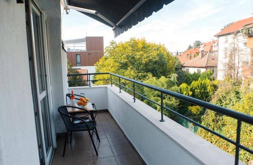 Vozdovac Bed & Breakfast | 140 m² Bed and breakfast ∙ 3 bedrooms ∙ 127 guests