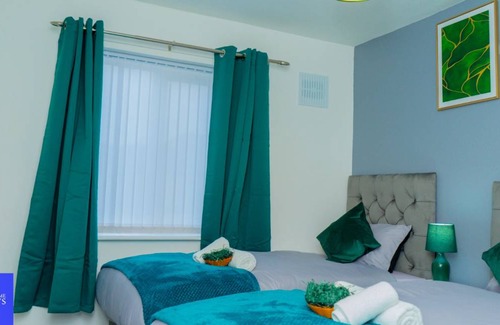 Cradley Heath House | 145 m² House ∙ 6 bedrooms ∙ 14 guests