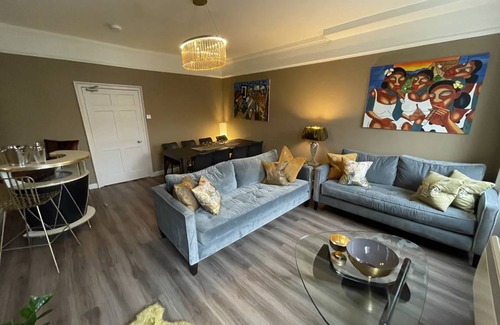 Upper Town Apartment | 150 m² Apartment ∙ 4 bedrooms ∙ 8 guests