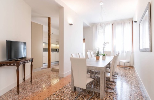 Cannaregio Apartment | 150 m² Apartment ∙ 3 bedrooms ∙ 6 guests