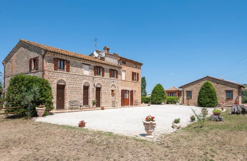 Tolentino House | 150 m² Maisonette ∙ 6 bedrooms ∙ 14 guests