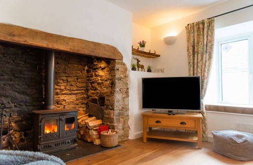 Brayford Cottage | 160 m² Cabin ∙ 3 bedrooms ∙ 5 guests