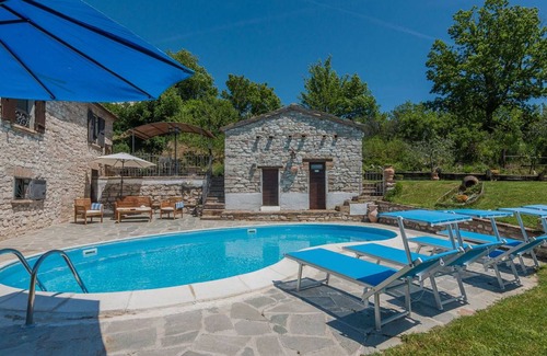 Acqualagna Villa | 170 m² Villa ∙ 3 bedrooms ∙ 10 guests