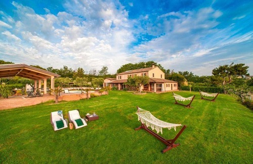 San Costanzo Apartment | 200 m² Apartment ∙ 3 bedrooms ∙ 6 guests