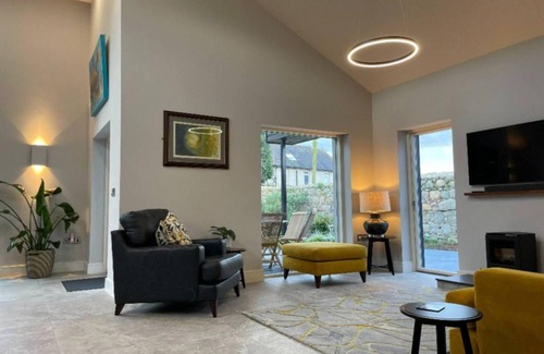 Rostrevor House | 200 m² House ∙ 3 bedrooms ∙ 6 guests