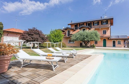 Divignano House | 200 m² House ∙ 4 bedrooms ∙ 13 guests