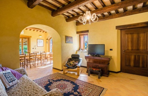 San Lorenzo in Campo Villa | 200 m² Villa ∙ 6 bedrooms ∙ 14 guests