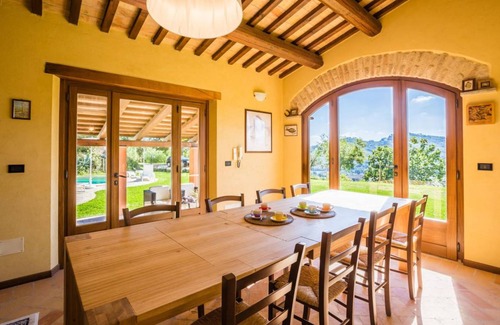 San Lorenzo in Campo Villa | 200 m² Villa ∙ 6 bedrooms ∙ 14 guests