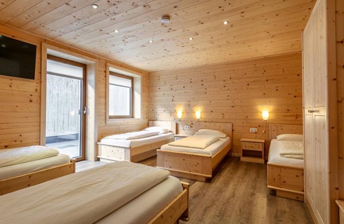 Mayrhofen Ski Chalet | 240 m² Chalet ∙ 6 bedrooms ∙ 16 guests