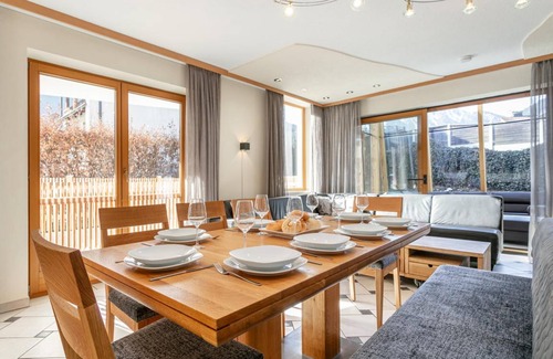 Mayrhofen Ski Chalet | 240 m² Chalet ∙ 6 bedrooms ∙ 16 guests