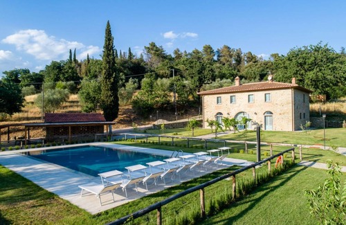 Montecchio House | 250 m² House ∙ 6 bedrooms ∙ 11 guests