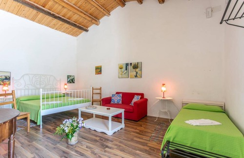 Rosolini House | 250 m² Maisonette ∙ 6 bedrooms ∙ 15 guests