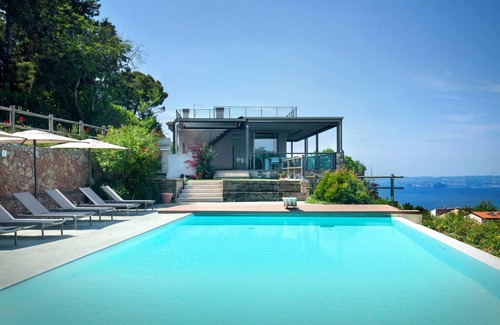 Torri del Benaco Villa | 250 m² Villa ∙ 5 bedrooms ∙ 10 guests