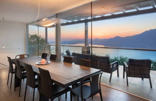 Torri del Benaco Villa | 250 m² Villa ∙ 5 bedrooms ∙ 10 guests