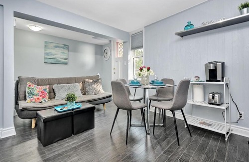 Centretown West Apartment | 2BR Apt with Netflix and access to Rooftop Terrace