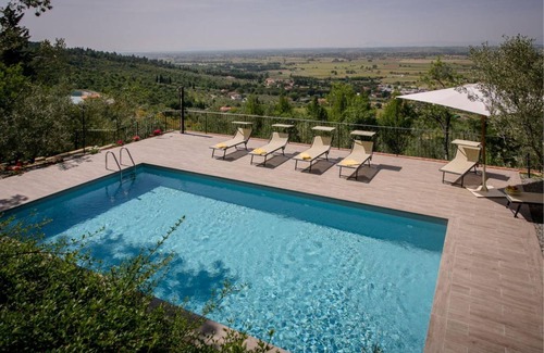 Montecchio House | 300 m² House ∙ 5 bedrooms ∙ 11 guests