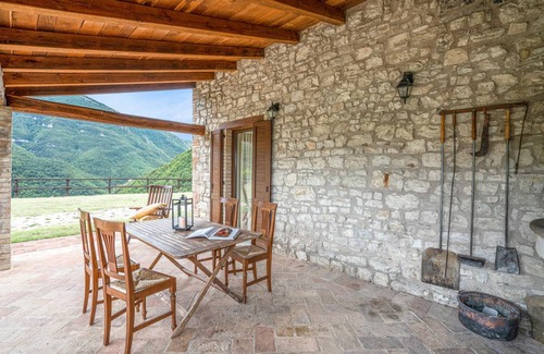 Apecchio House | 300 m² House ∙ 8 bedrooms ∙ 16 guests