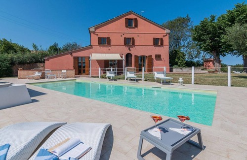 San Costanzo Villa | 300 m² Villa ∙ 7 bedrooms ∙ 14 guests