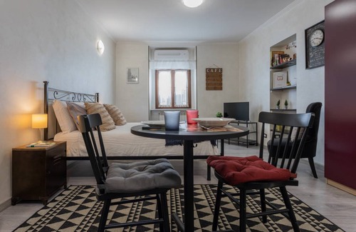Roman Quarter Apartment | 35 m² Apartment ∙ 1 bedroom ∙ 2 guests