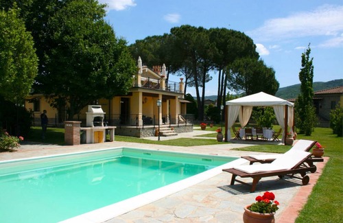 Castiglion Fiorentino Villa | 350 m² Villa ∙ 6 bedrooms ∙ 14 guests