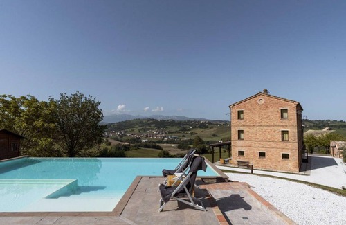 Loro Piceno House | 350 m² House ∙ 6 bedrooms ∙ 12 guests