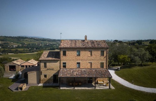Loro Piceno House | 350 m² House ∙ 6 bedrooms ∙ 12 guests
