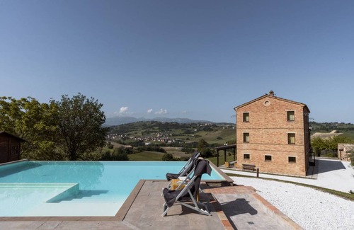 Loro Piceno House | 350 m² House ∙ 6 bedrooms ∙ 12 guests