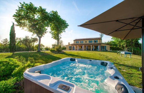 San Costanzo House | 350 m² House ∙ 6 bedrooms ∙ 14 guests