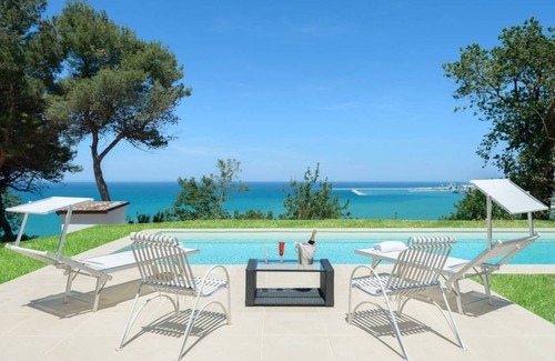 Palombina Nuova Villa | 400 m² Villa ∙ 5 bedrooms ∙ 12 guests