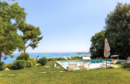 Palombina Nuova Villa | 400 m² Villa ∙ 5 bedrooms ∙ 12 guests