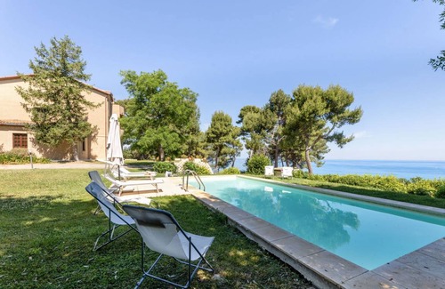 Palombina Nuova Villa | 400 m² Villa ∙ 5 bedrooms ∙ 12 guests