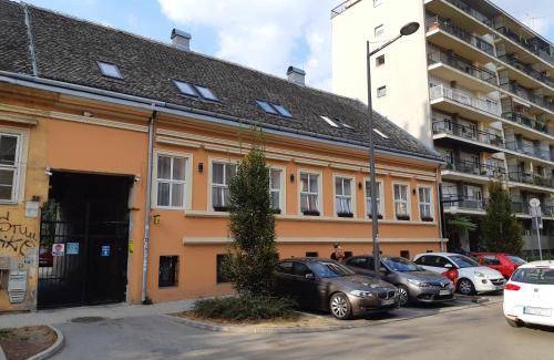 Novi Sad House | 42 m² Motel ∙ 2 bedrooms ∙ 16 guests