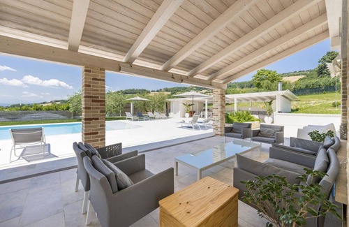 Monterubbiano Villa | 420 m² Villa ∙ 8 bedrooms ∙ 15 guests