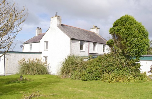 Llanfaethlu Cottage | 5 bedroom accommodation in Llanfaethlu, Anglesey