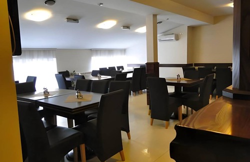 Vozdovac House | 50 m² Motel ∙ 127 guests