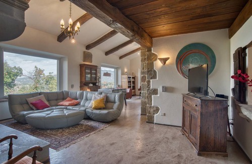 Ossaia House | 550 m² House ∙ 3 bedrooms ∙ 8 guests
