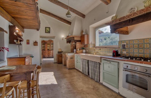 Ossaia House | 550 m² House ∙ 3 bedrooms ∙ 8 guests