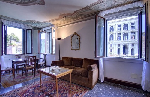 San Polo Apartment | 6 WINDOWS! GRAND CANAL PANORAMA VIEW, Aircond, Wifi