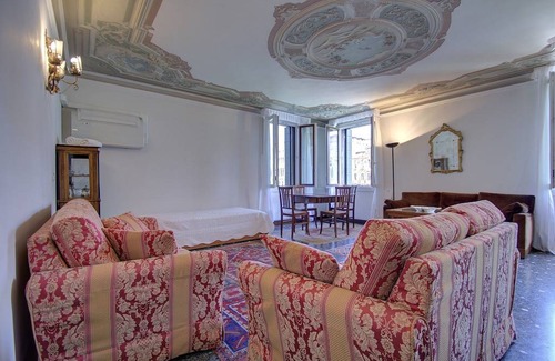San Polo Apartment | 6 WINDOWS! GRAND CANAL PANORAMA VIEW, Aircond, Wifi