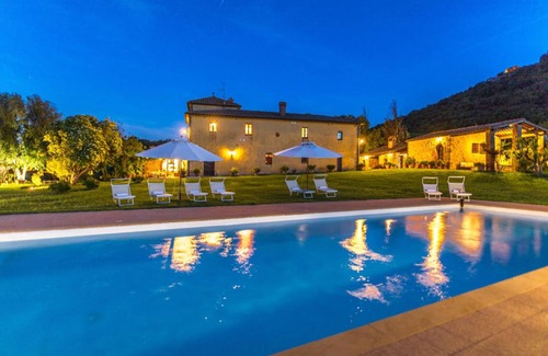 Montefollonico Villa | 600 m² Villa ∙ 8 bedrooms ∙ 16 guests