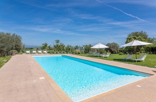 Montefollonico Villa | 600 m² Villa ∙ 8 bedrooms ∙ 16 guests