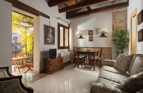 Santa Croce Apartment | 70 m² Apartment ∙ 2 bedrooms ∙ 4 guests