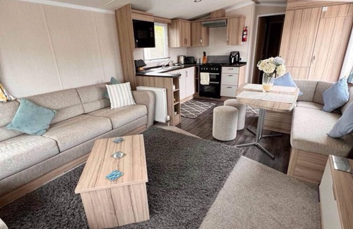 Hamworthy Cabin | 70 m² Lodge ∙ 2 bedrooms ∙ 6 guests