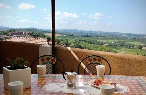 Agliano Terme Apartment | 75 m² Serviced apartment ∙ 5 guests