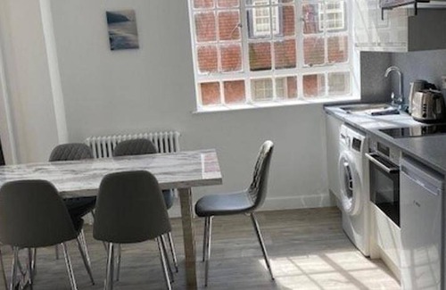 Brompton & Hans Town Apartment | 75 m² Serviced apartment ∙ 127 guests