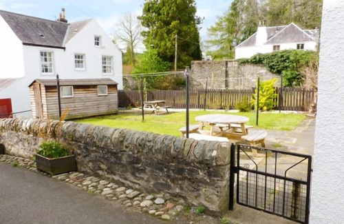 Murthly Apartment | 8 CATHEDRAL STREET, pet friendly, with a garden in Dunkeld