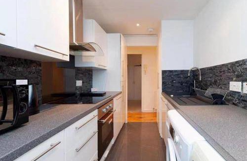 Pollokshaws Apartment | 80 m² Apartment ∙ 2 bedrooms ∙ 4 guests