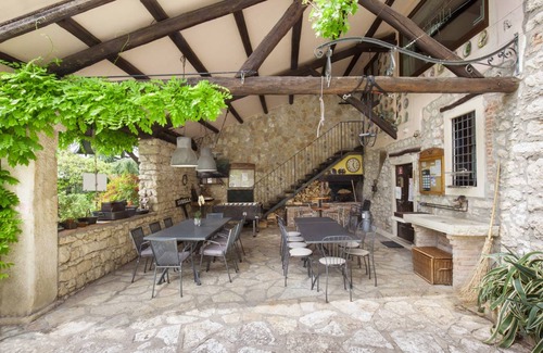 Castelgomberto Villa | 800 m² Villa ∙ 8 bedrooms ∙ 16 guests