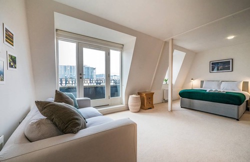 Cathedral Quarter Apartment | 93 m² Apartment ∙ 2 bedrooms ∙ 4 guests